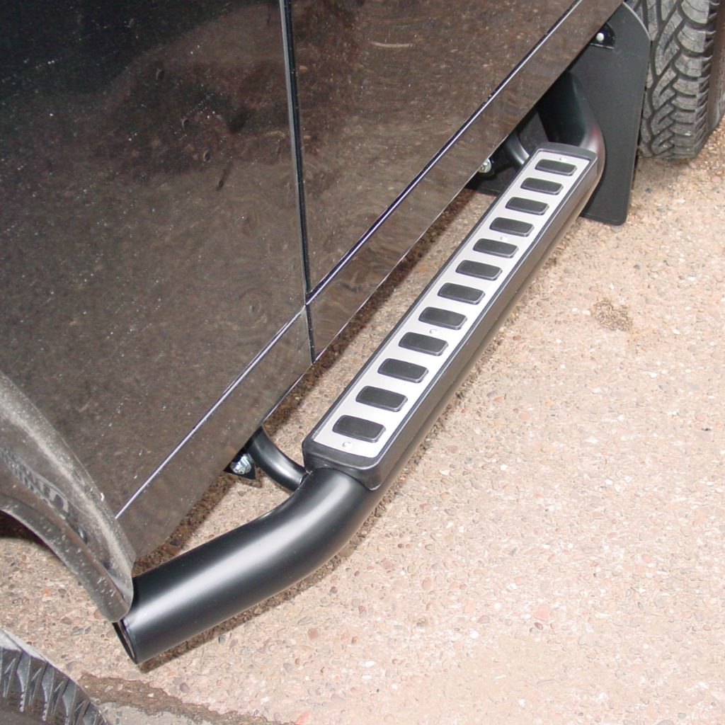 Defender 90 ‘Fire and Ice’ style ‘Ebony and Ivory’ side steps Defender Upgrades Malaysia
